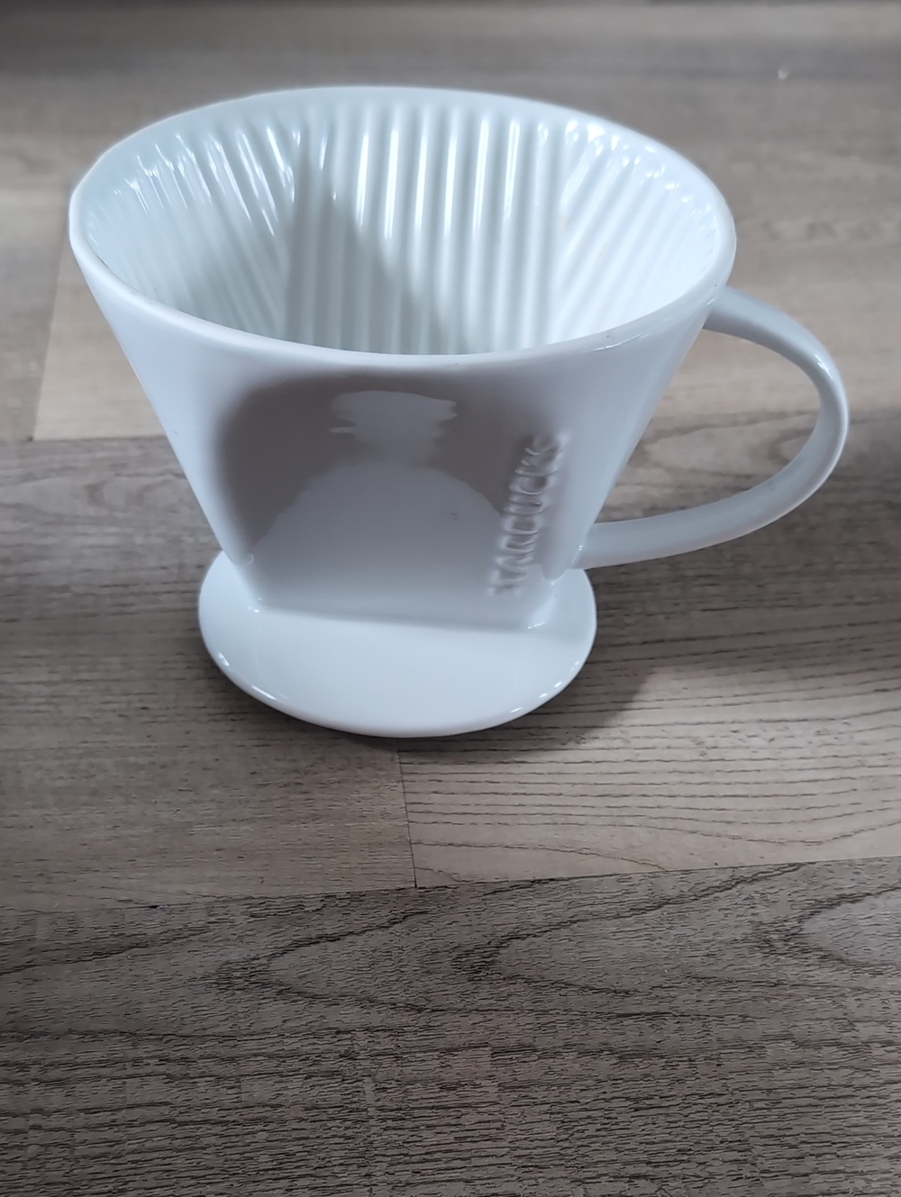 .✨ Starbucks White Ceramic Pour-Over Coffee Dripper Cone ✨